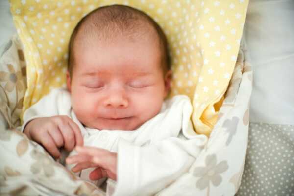 Sleep sack vs. Swaddling