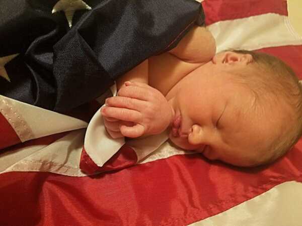 Newborn Sleep Without Swaddling: Tips And Benefits 1 Newborn sleep without swaddling